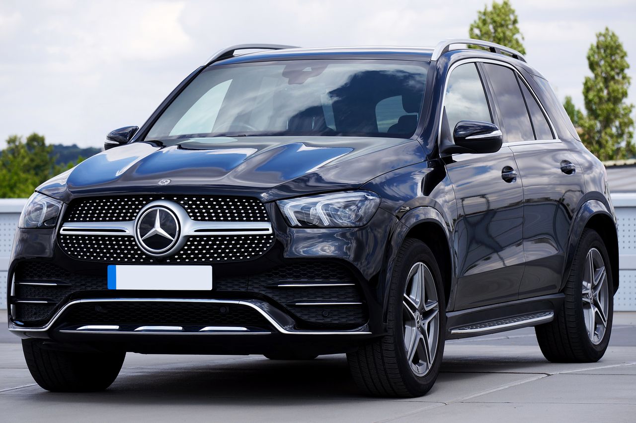Luxurious Mercedes-Benz GLE parked outdoors showcasing modern design and elegance.